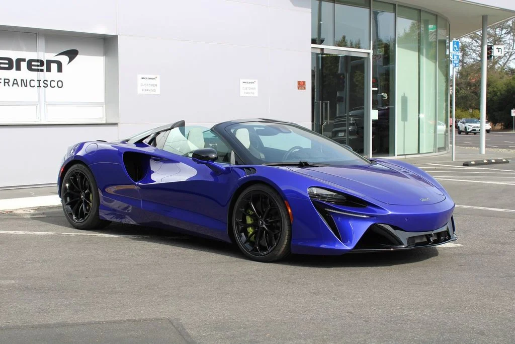 Certified Used 2025  McLaren Performance image 16