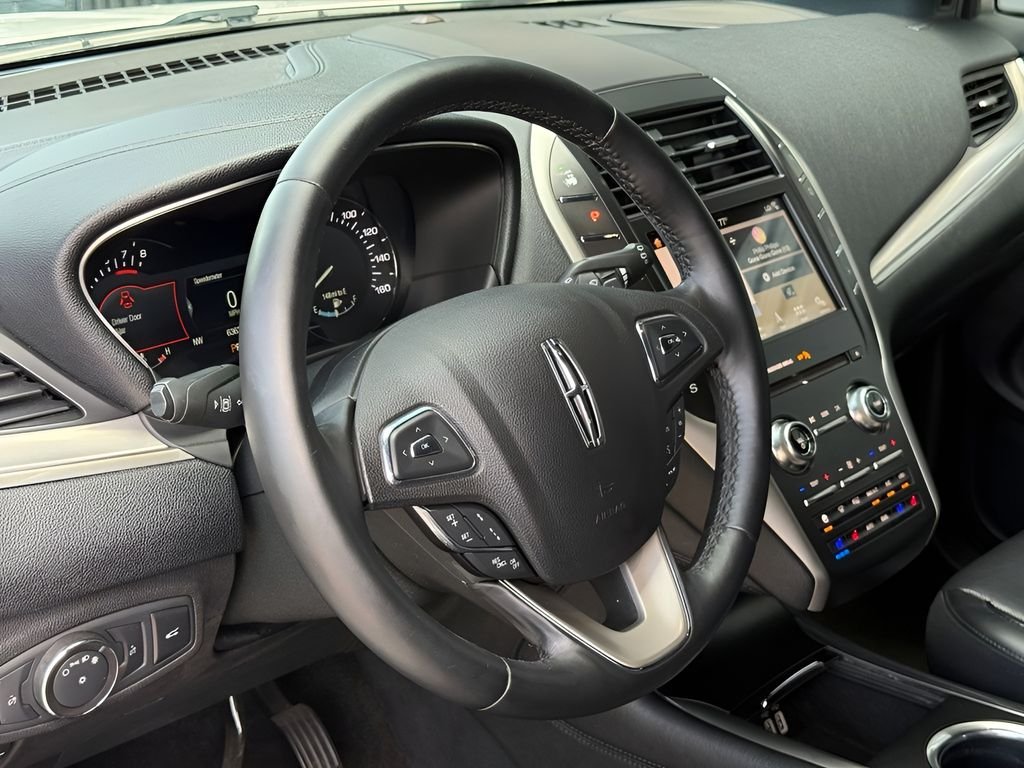 Used 2019 White Lincoln Reserve image 13