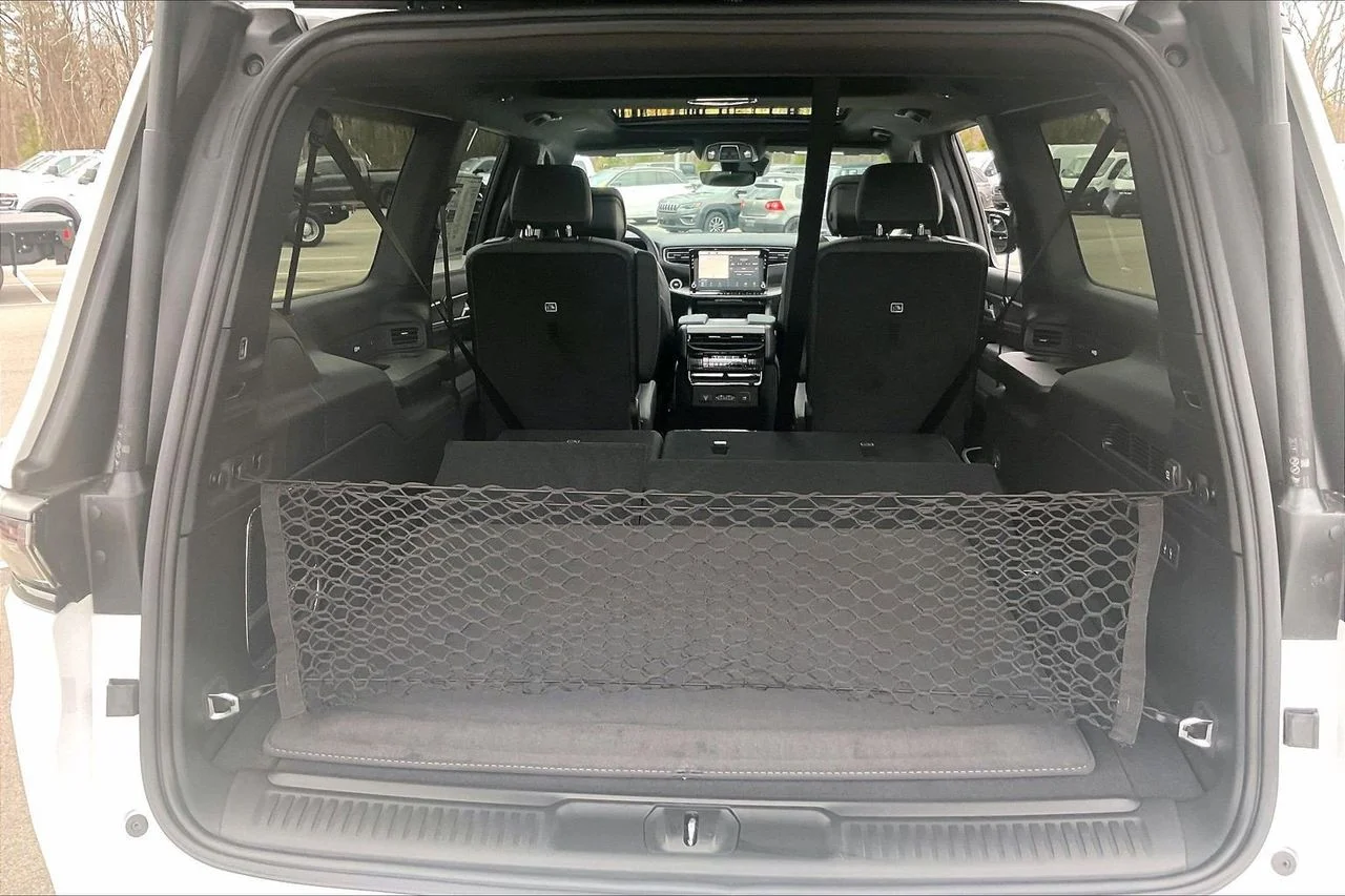 New 2026 Bright White Clear-Coat Exterior Paint Jeep Limited Altitude image 28