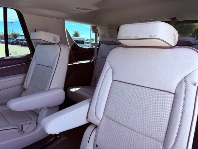 Used 2024 White GMC Denali image 25