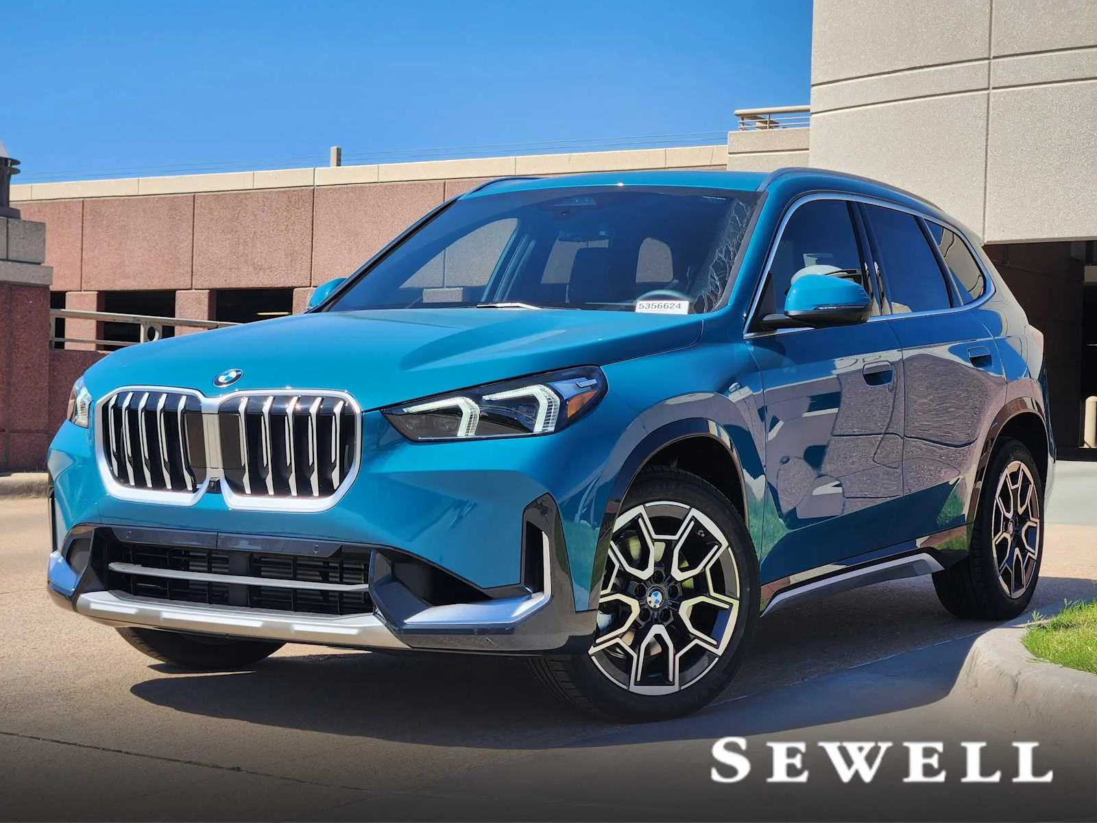 2025 BMW X1 xDrive28i's photo