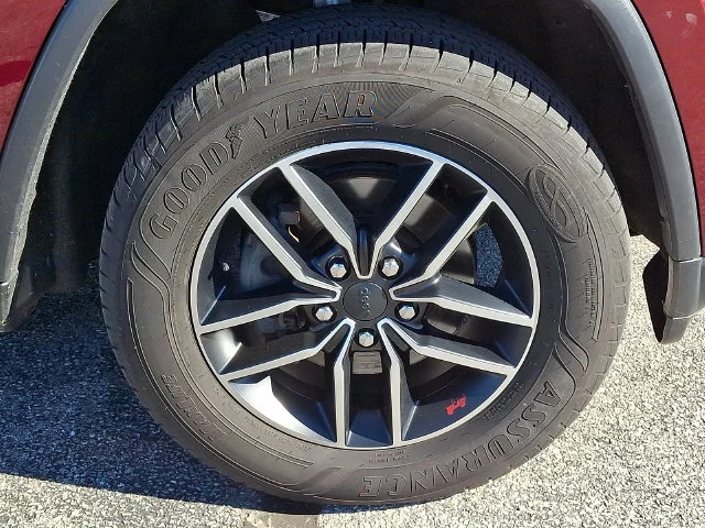 Used 2019 Red Jeep Trailhawk image 9