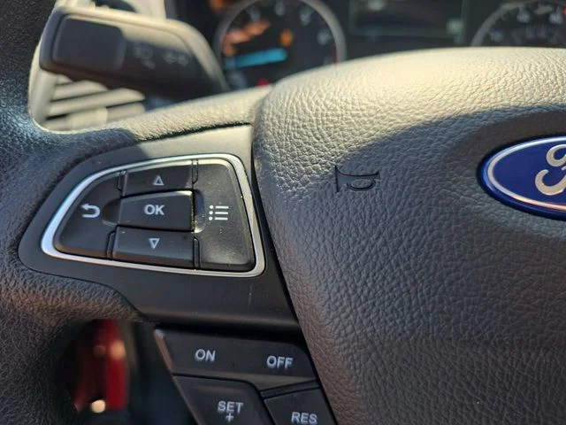 Used 2021 Red Ford SE image 17