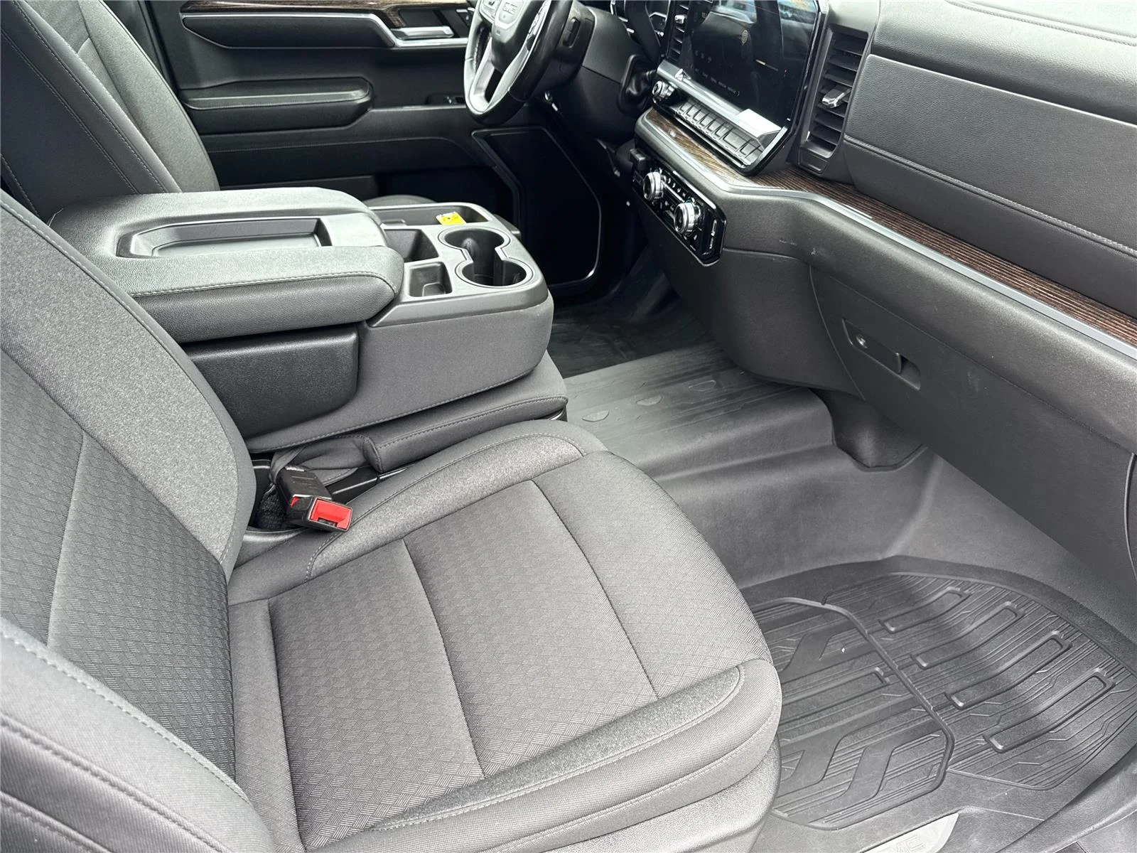 Used 2023 Summit White GMC SLE image 34
