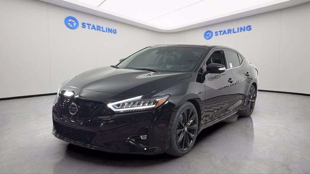 Used 2022 Black Nissan SR Xtronic CVT image 2