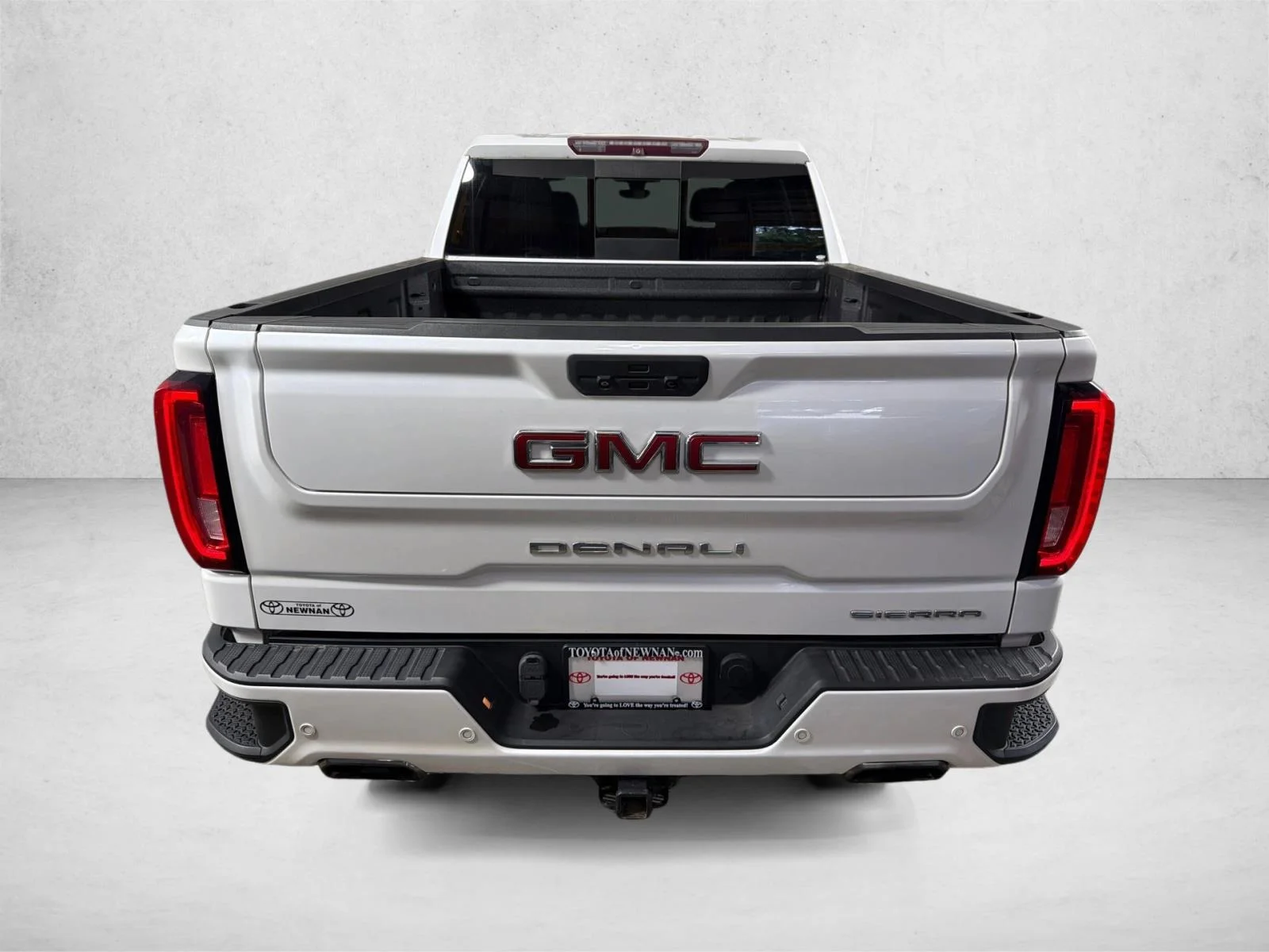 Used 2019 White GMC Denali image 6