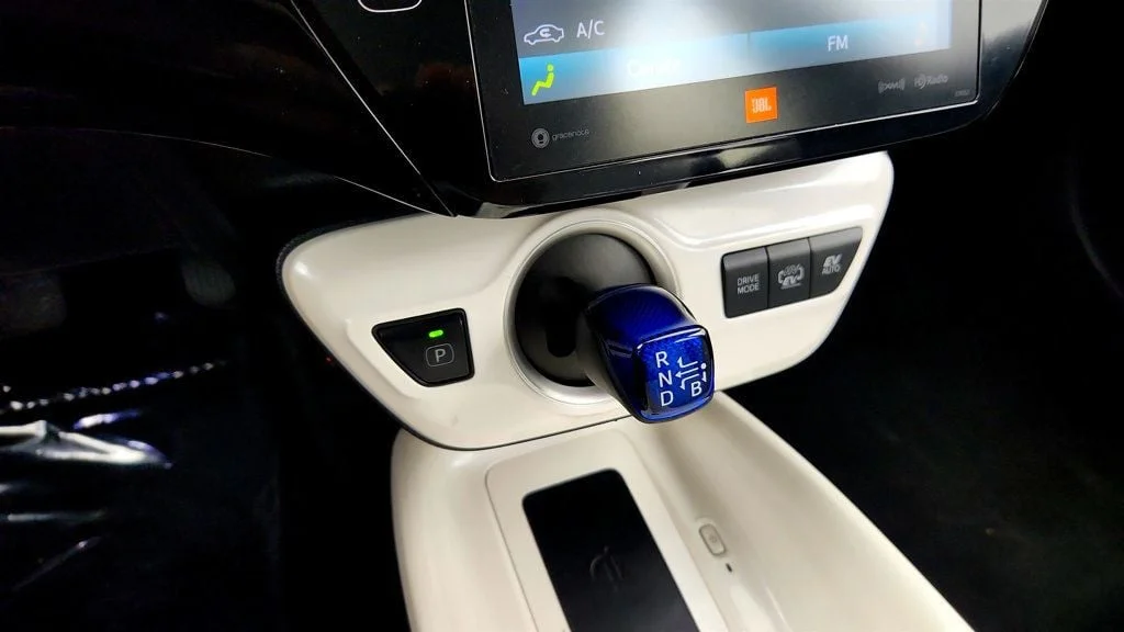 Used 2018 Titanium Glow Toyota Advanced image 16