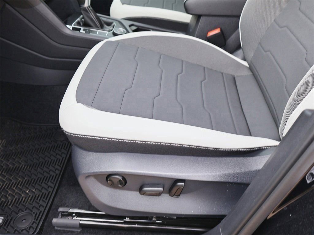 New 2026 Black Volkswagen 1.5T SE image 11