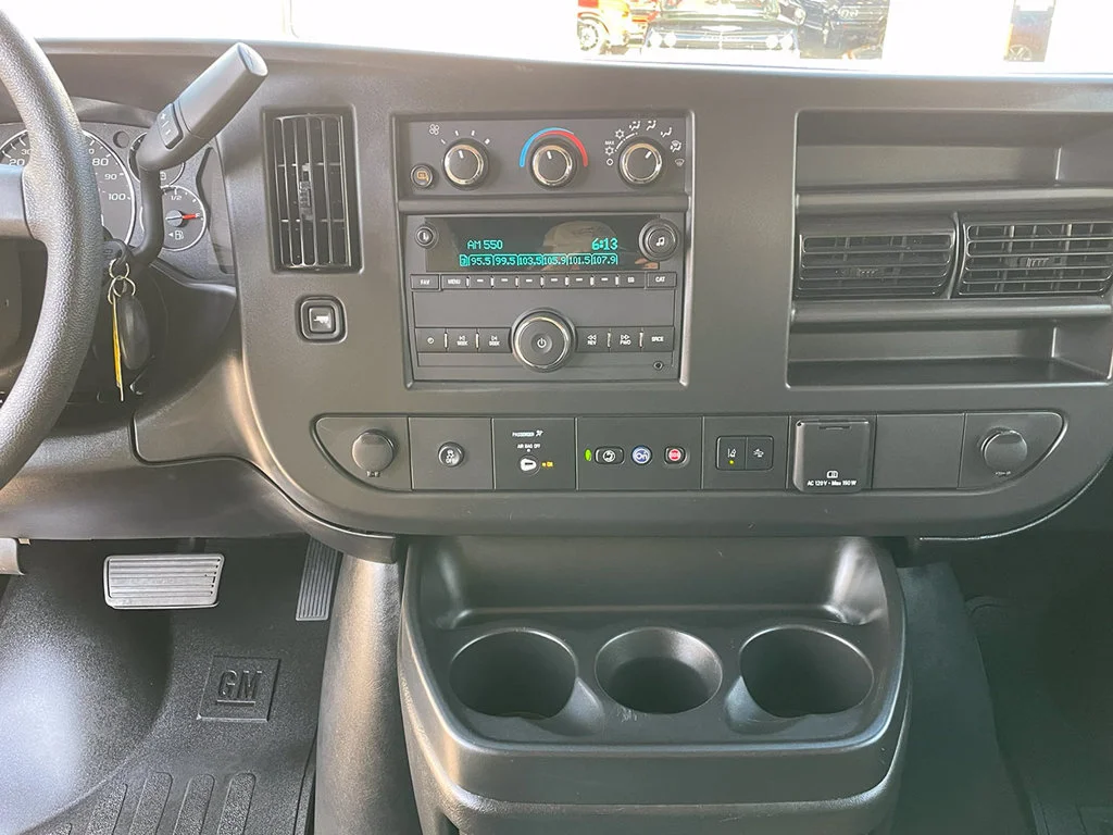 Used 2025 Summit White Chevrolet 1LT image 31