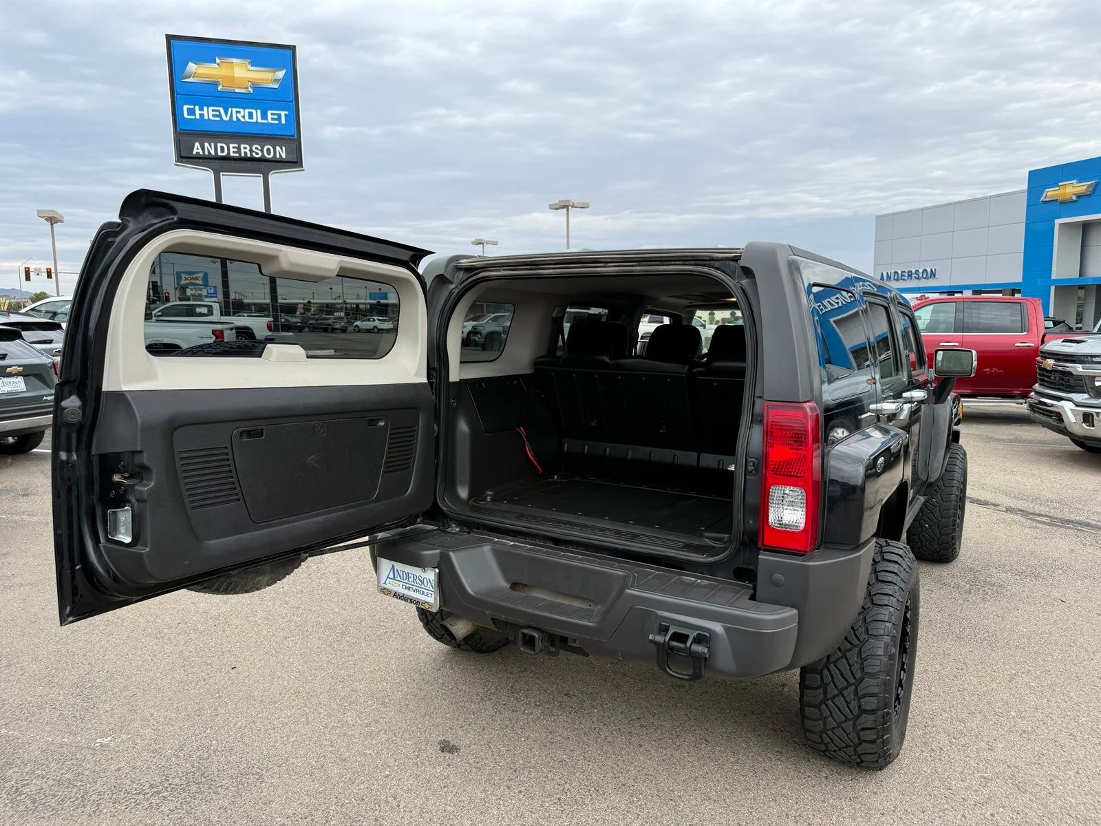 Used 2008 Black Hummer H3x image 29