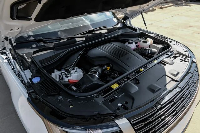 New 2026 Fuji White Land Rover SE image 65