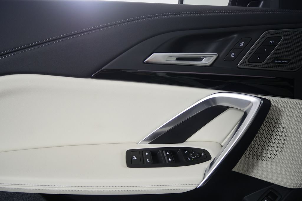 Used 2026 Alpine White BMW xDrive28i image 8