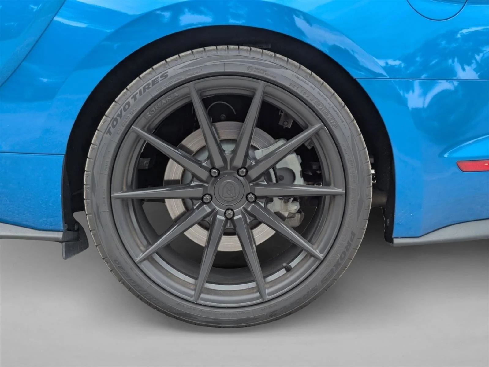 Used 2020 Velocity Blue Metallic Ford GT Premium image 15