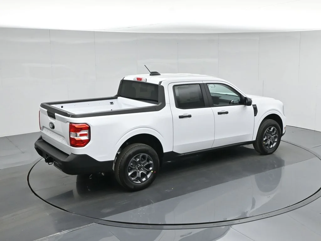 New 2026 Oxford White Ford XLT image 38