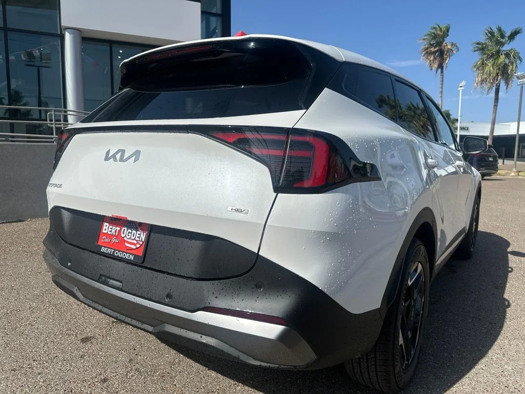 New 2027 White Kia S image 5