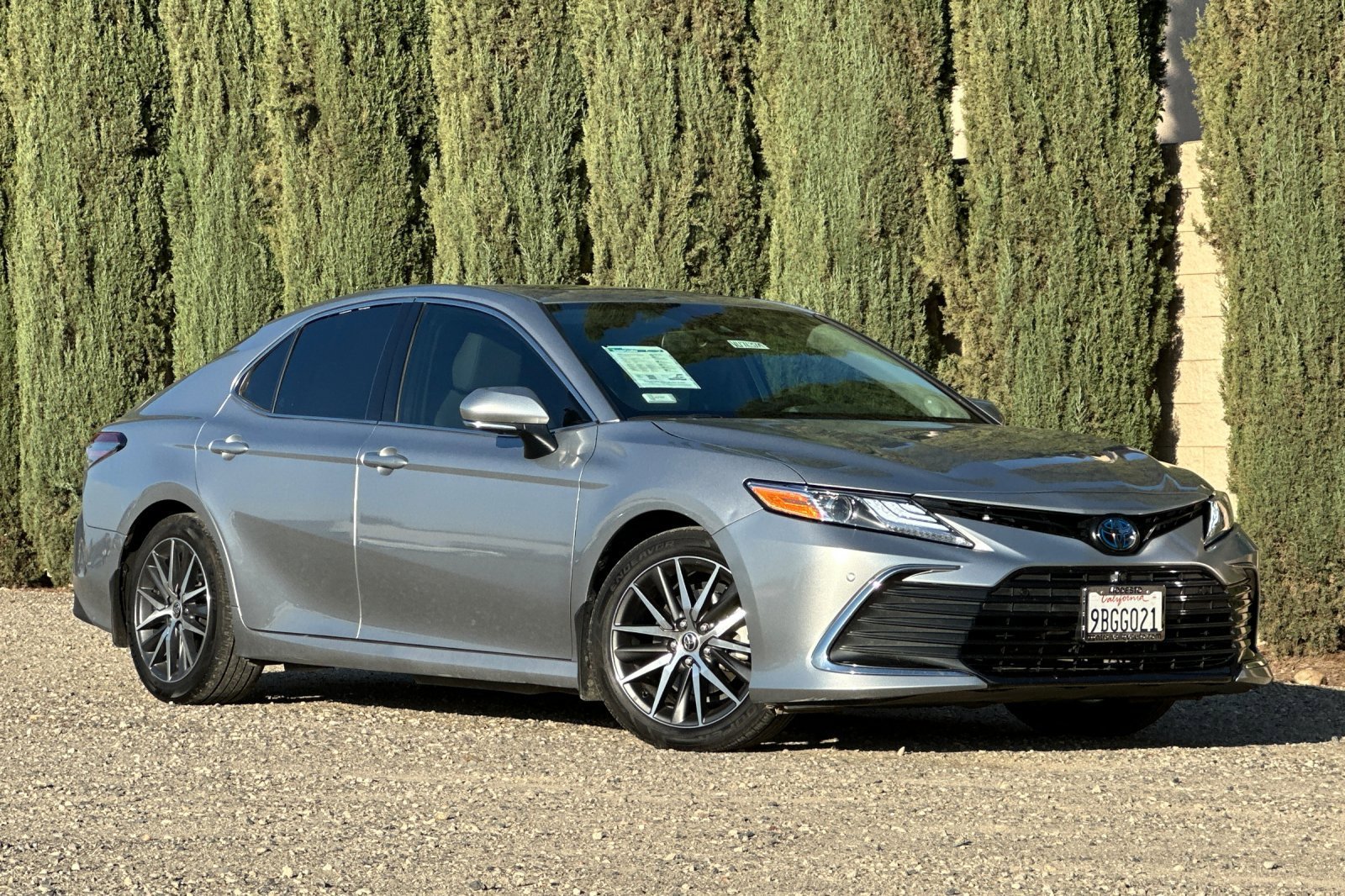 2022 Toyota Camry Hybrid XLE photo 2