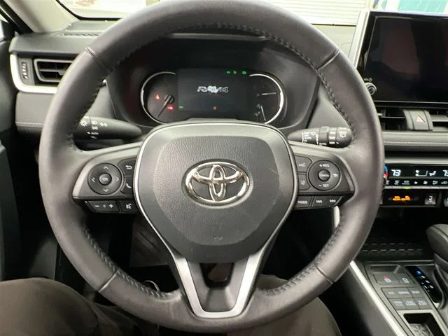 2024 Toyota RAV4 XLE - Photo 29