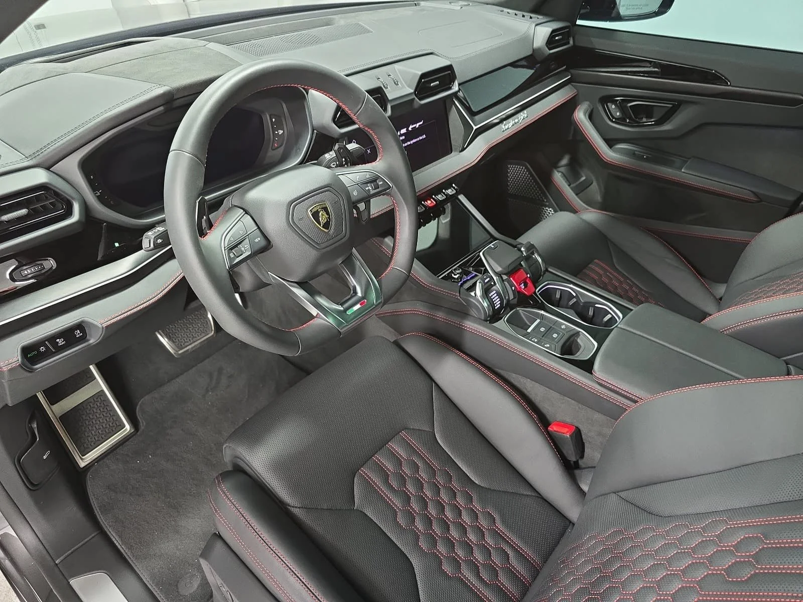 Used 2025 Grigio Keres Metallic Lamborghini SE image 4