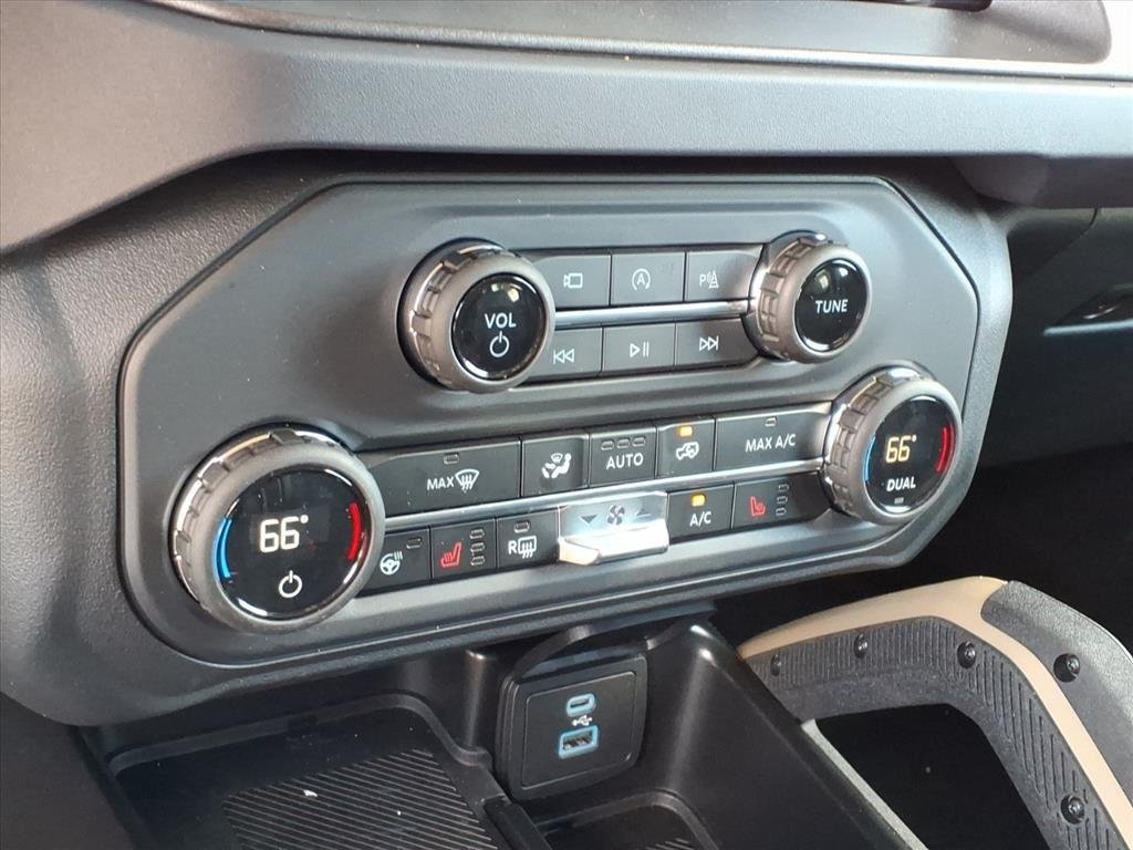 New 2025 Carbonized Gray Metallic Ford Badlands® image 10