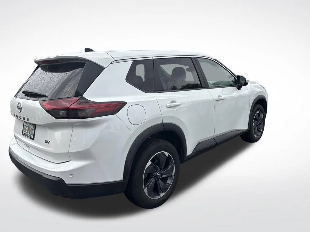Used 2024 Everest White P Nissan SV image 9