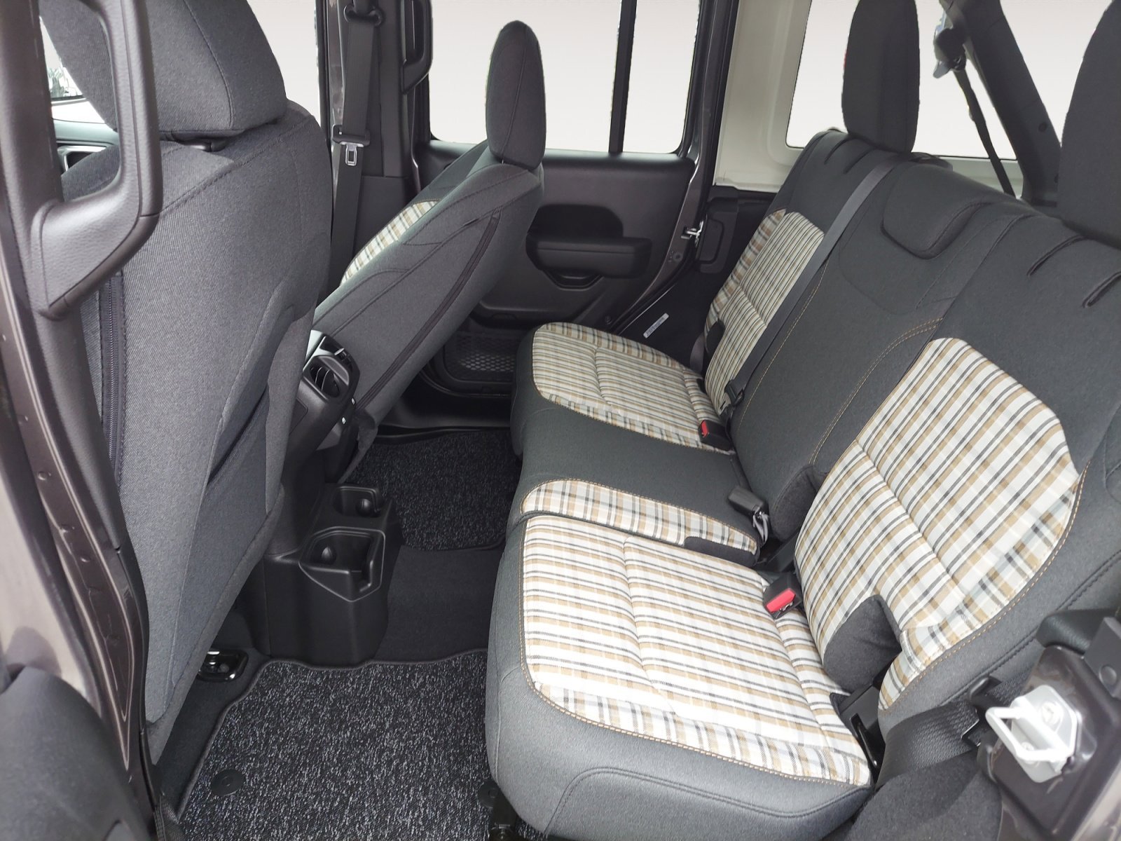 New 2026 Granite Crystal Metallic Clearcoat Jeep 85th Anniversary image 23
