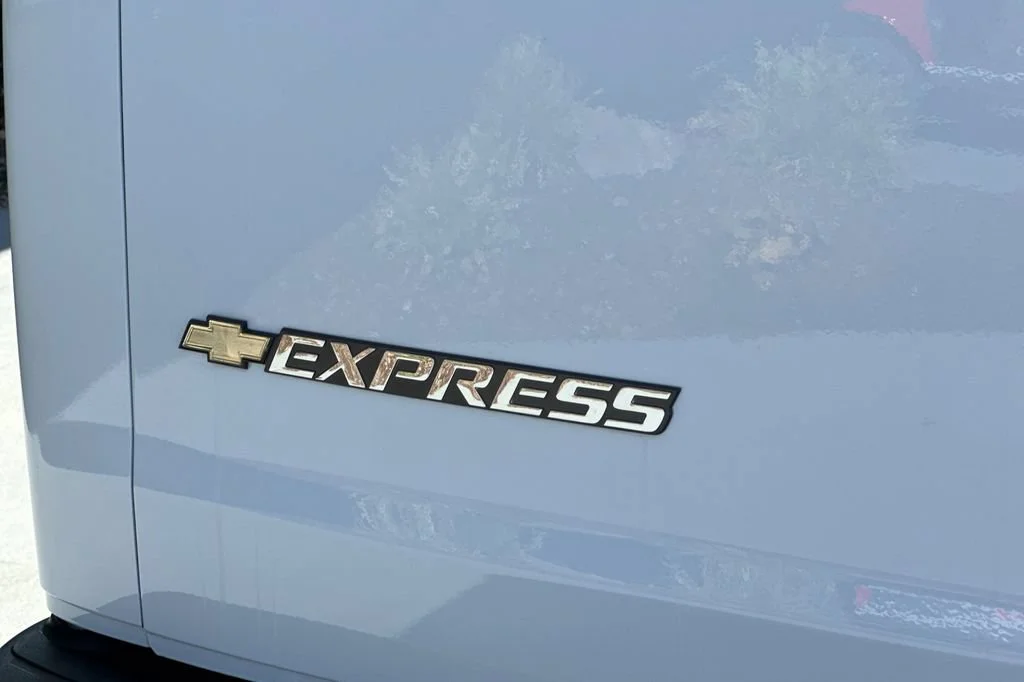 2024 Chevrolet Express Passenger LT - Photo 27