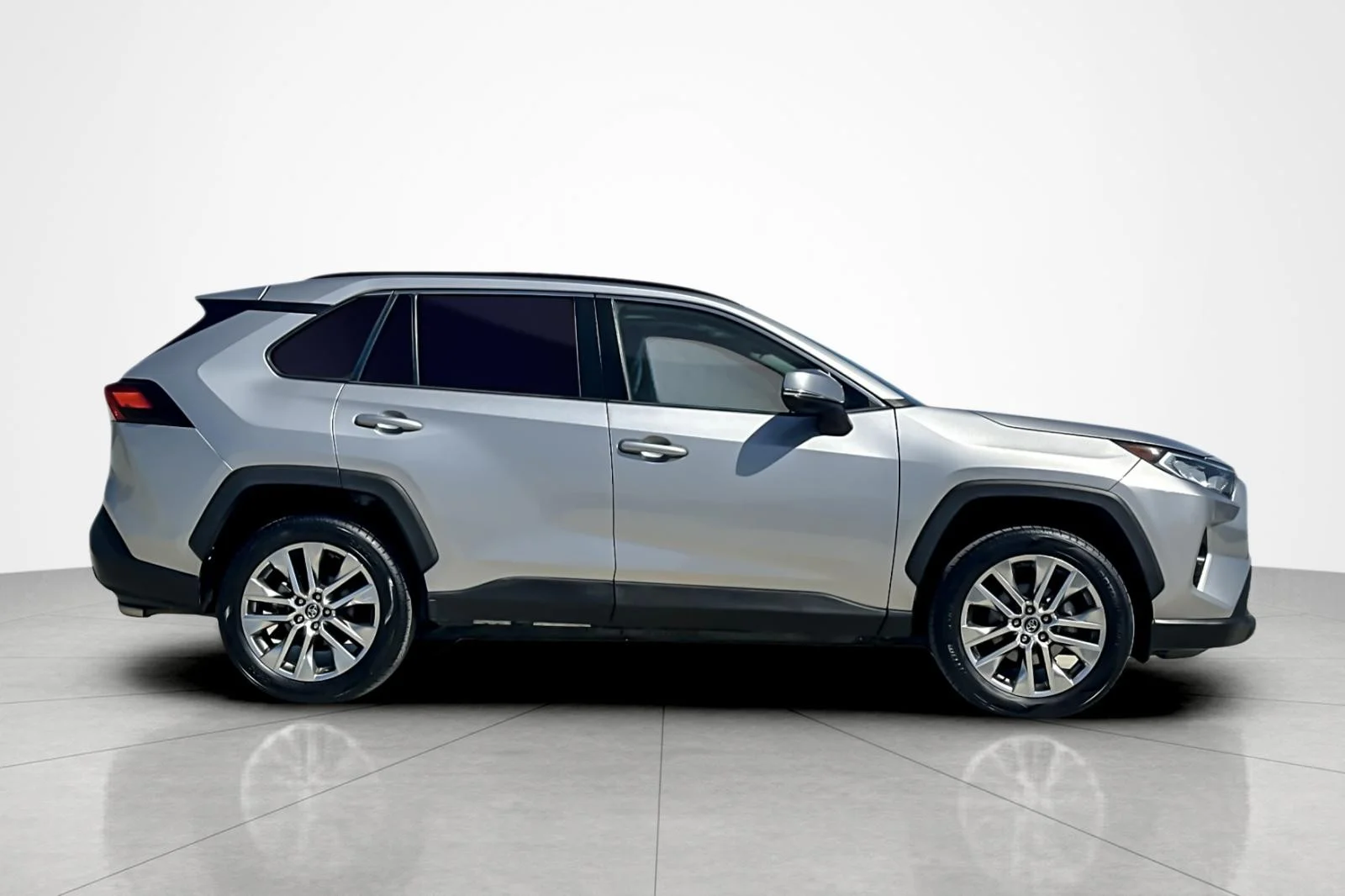 Certified Used 2021 Silver Sky Metallic Toyota XLE Premium image 6