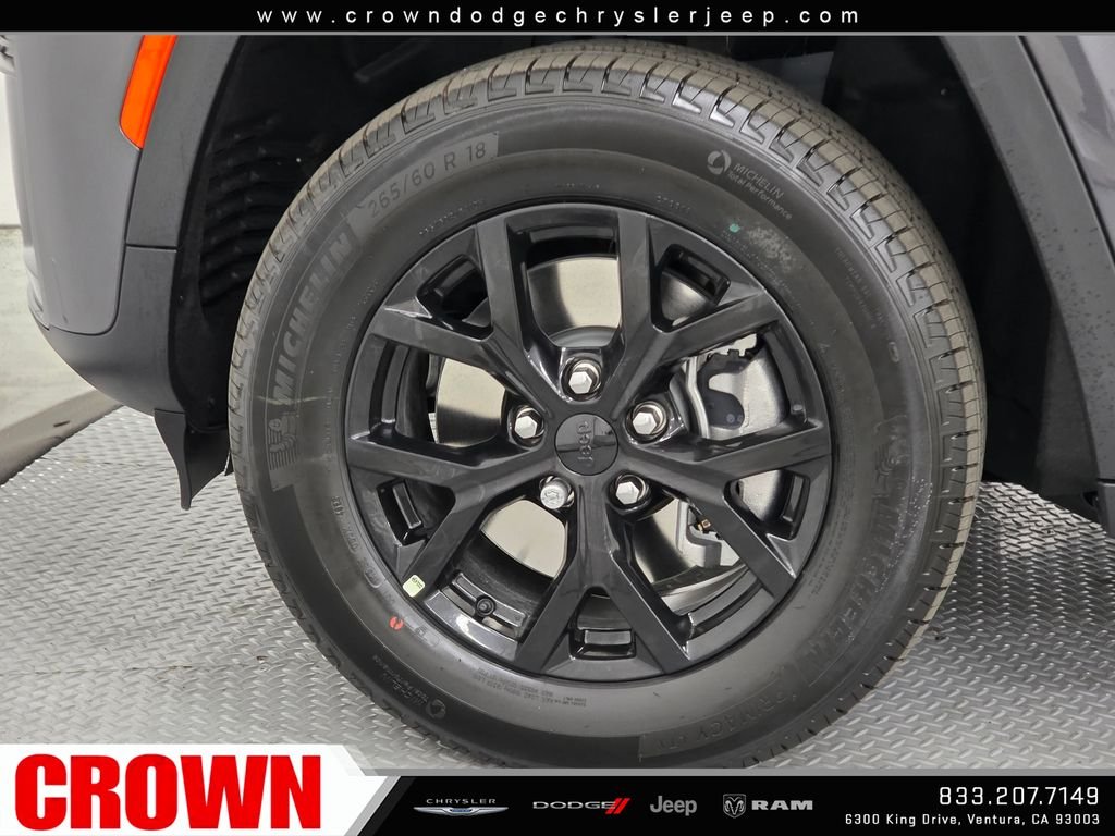 New 2026 Baltic Gray Metallic Clear-Coat Exterior Paint Jeep Laredo image 9