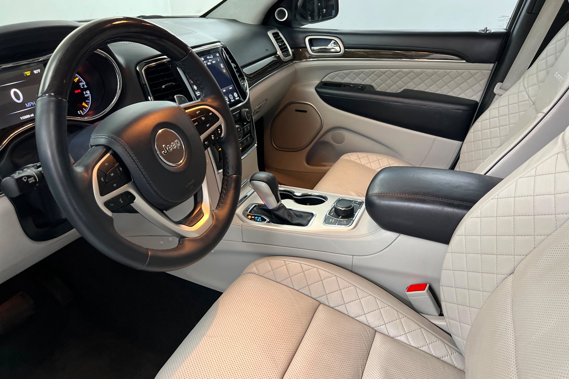 Used 2021 Ivory 3-Coat Jeep Summit image 17