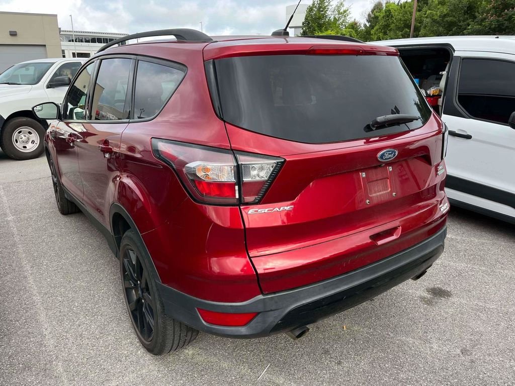 Used 2018 Red Ford SE image 3
