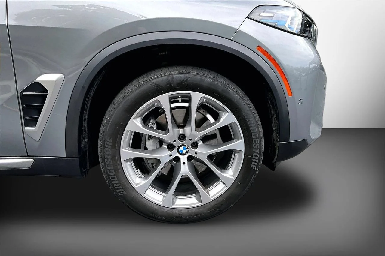 Certified Used 2024 Gray BMW xDrive40i image 33