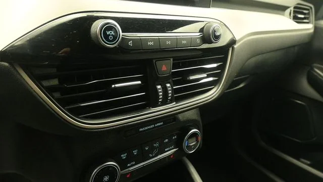 Certified Used 2020 Black Metallic Ford SE image 17