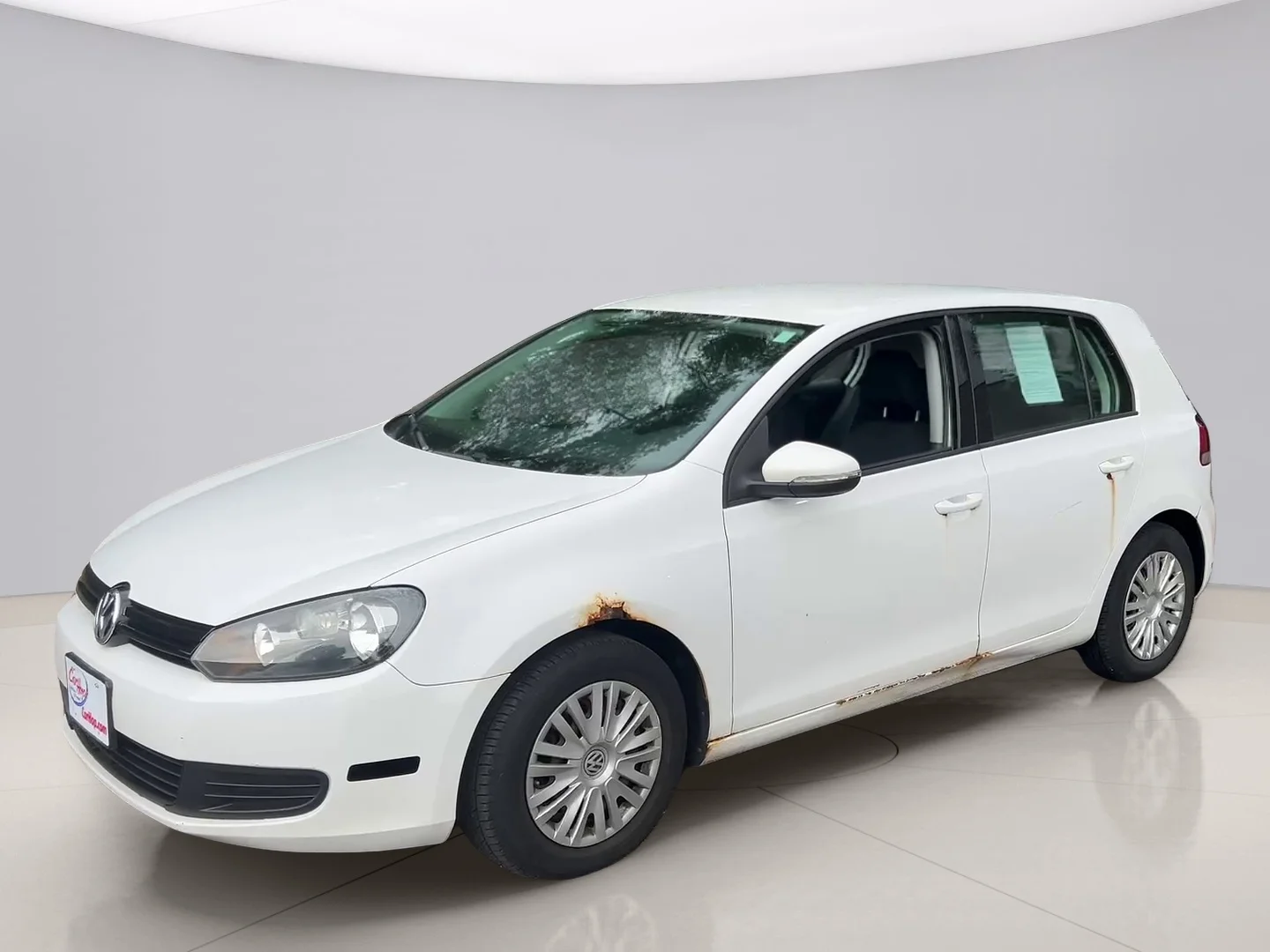 Used 2010 White Volkswagen 4DR image 1