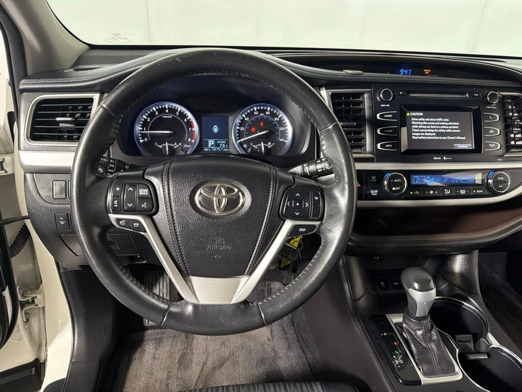 Used 2015 White Toyota LE Plus V6 image 13