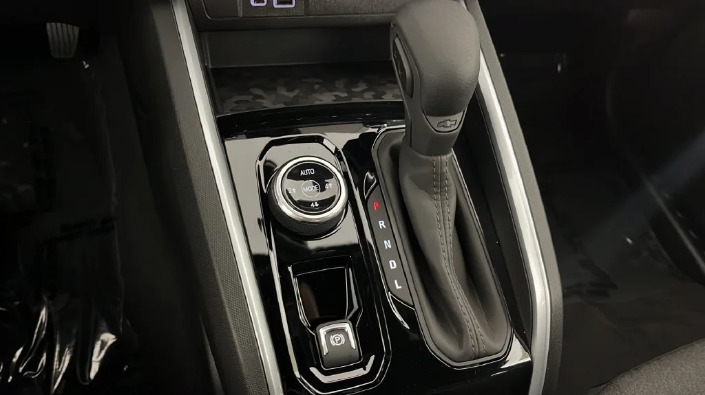 New 2026 Summit White Chevrolet Trail Boss image 27