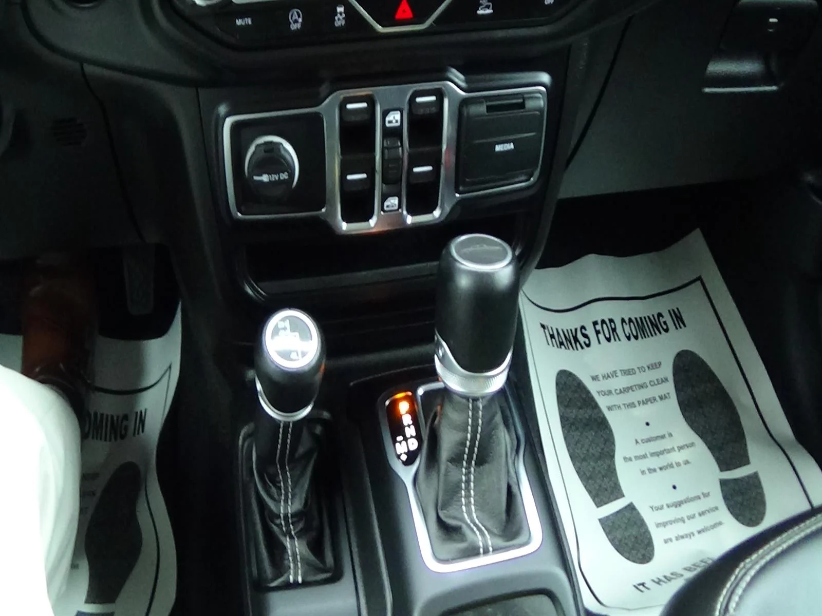 Used 2022 Black Clear Coat (px8) Jeep Overland image 27