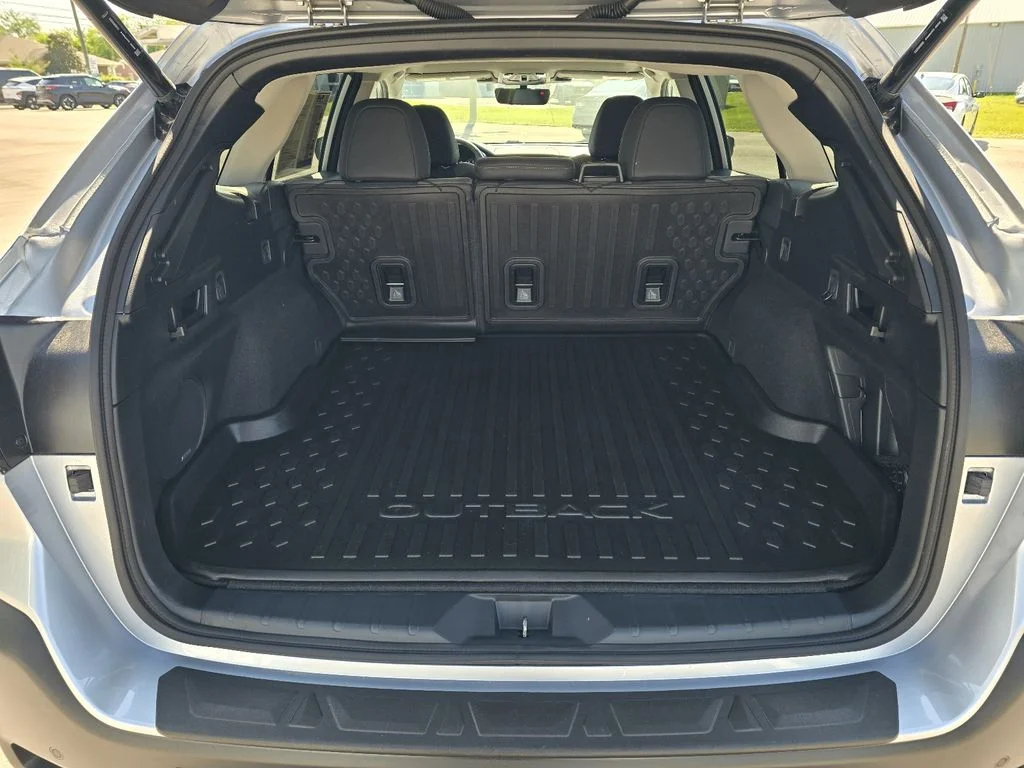 Used 2025 Ice Silver Metallic Subaru Onyx Edition image 26