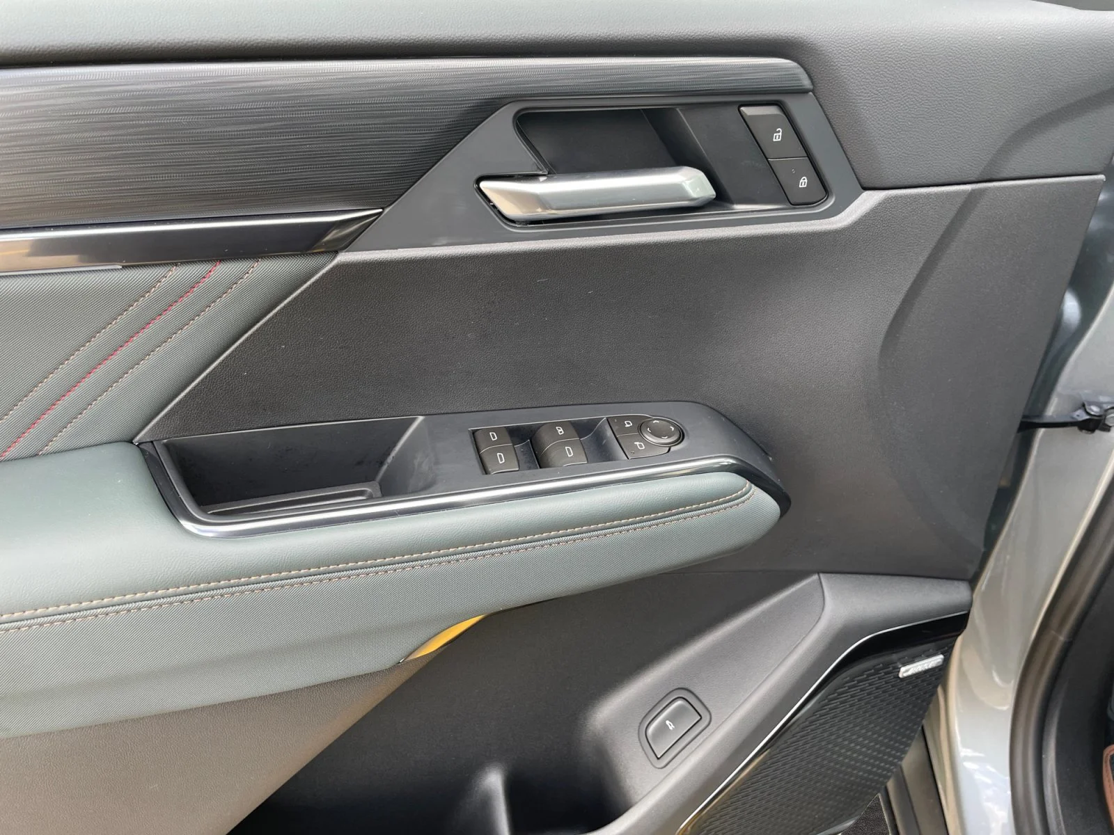 New 2027 Sterling Metallic GMC AT4 AWD image 13