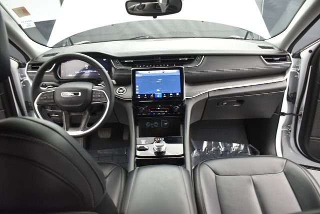 Used 2023 White/off-white Jeep Limited image 11