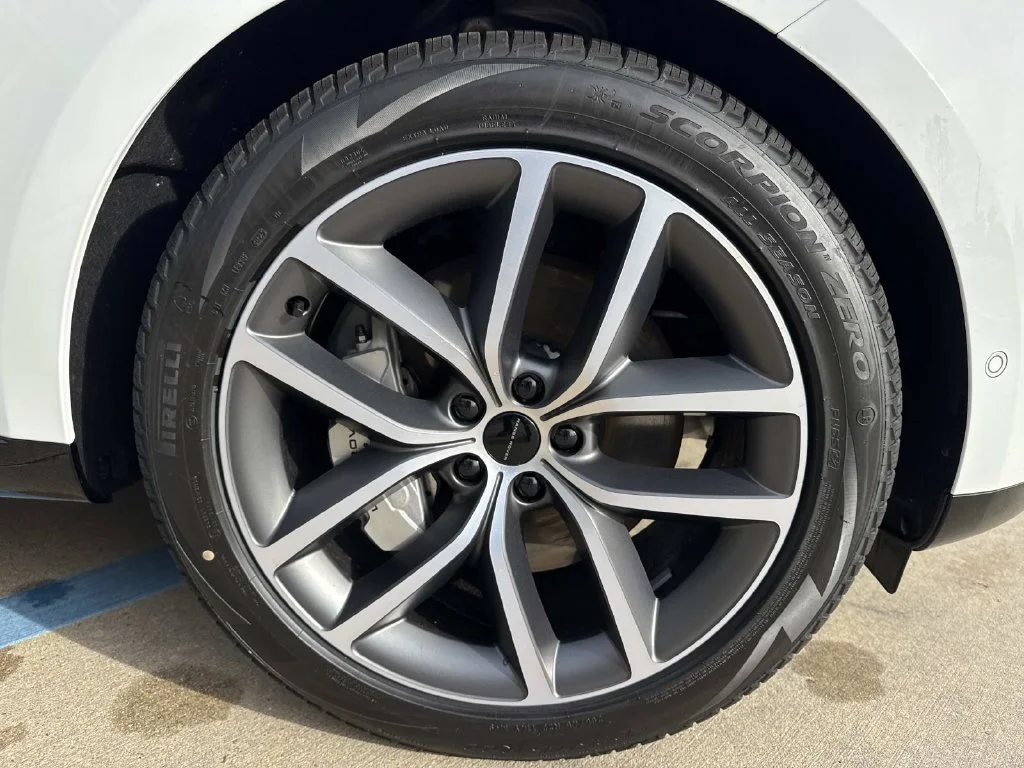 New  White Land Rover SE image 6