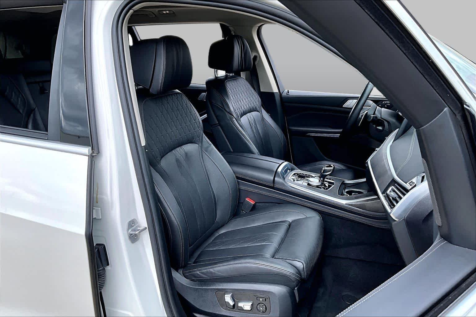 Used 2020 Mineral White Metallic BMW xDrive40i image 9