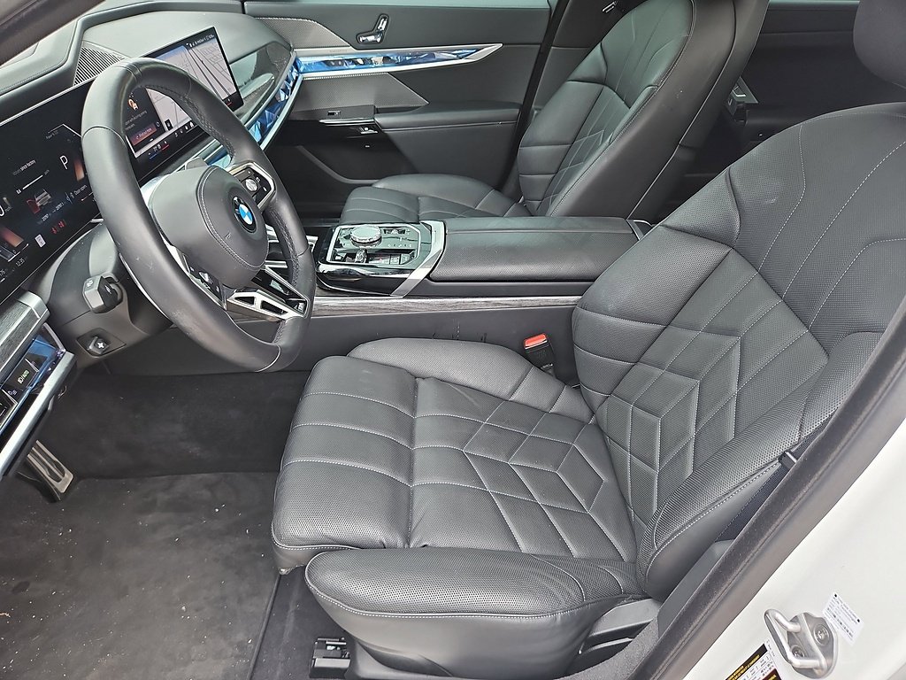 Used 2025  BMW 740i image 12