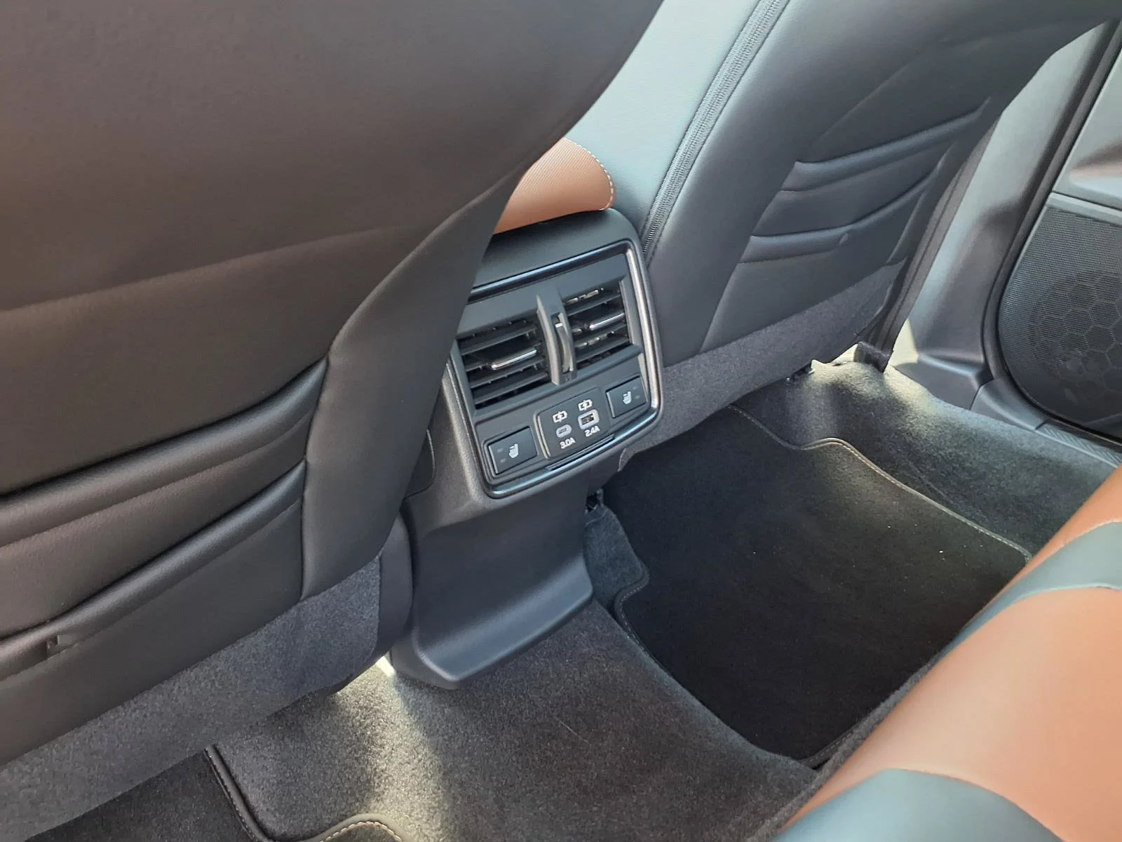 New 2026 ICE SILVER METALLIC Subaru Limited Hybrid image 8