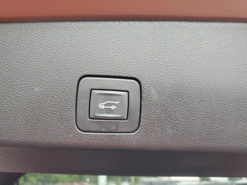 Used 2023 Orange Buick Essence image 15