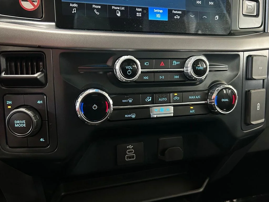 Used 2025 Oxford White Ford XLT image 24