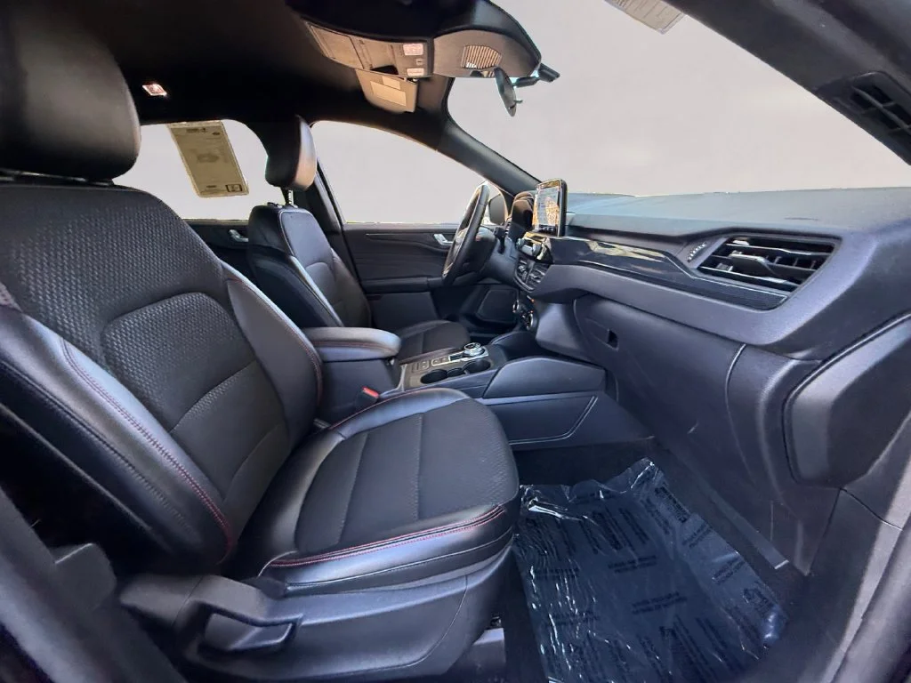 2025 Ford Escape ST-Line Select - Photo 17