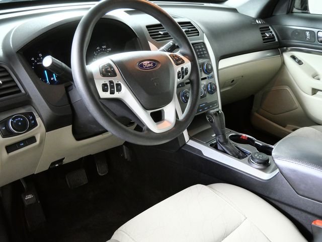 Used 2015 Red Ford Base image 3