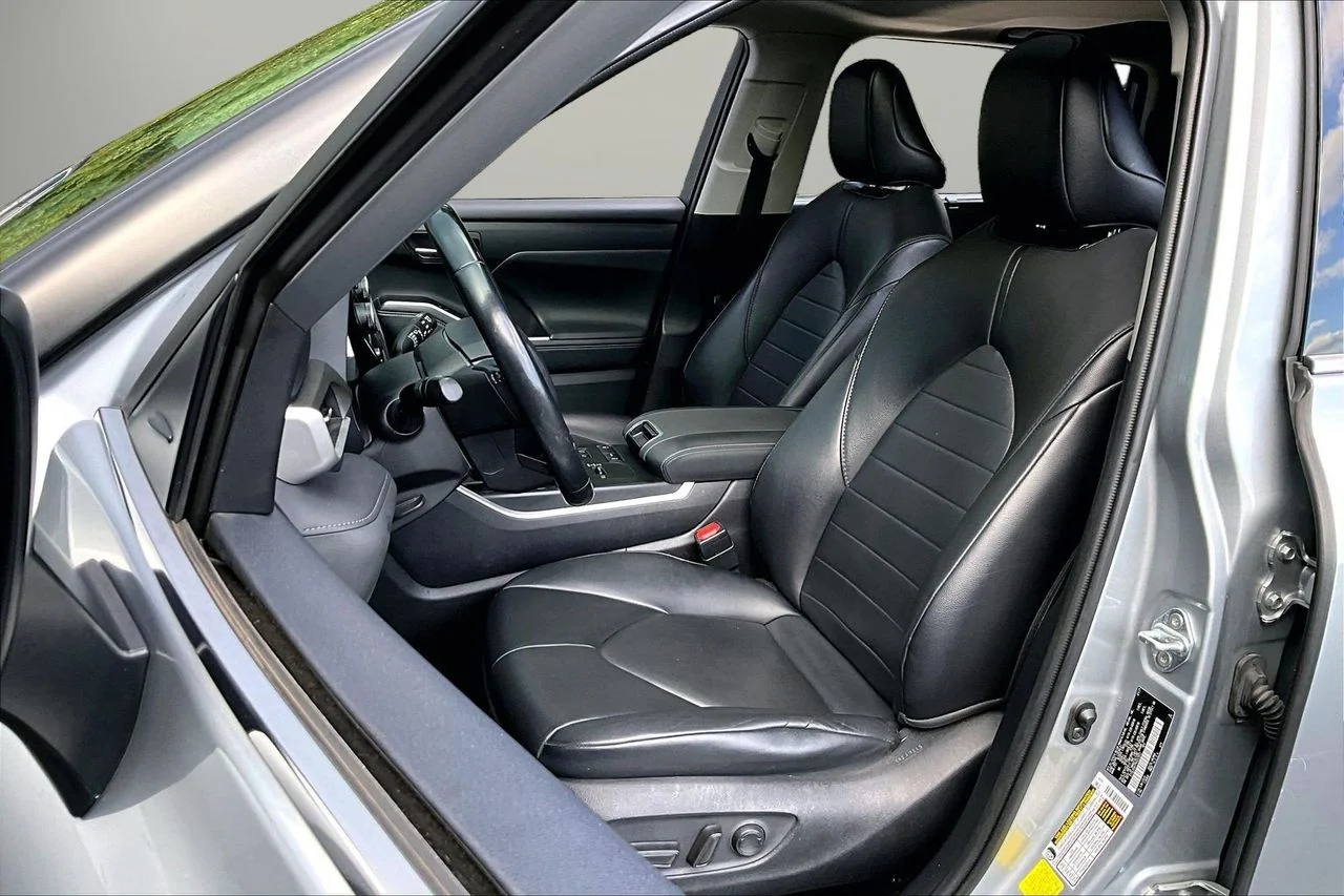 Certified Used 2021 Silver Toyota XLE image 20