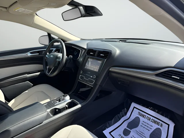 Used 2019 Black Ford SE image 18