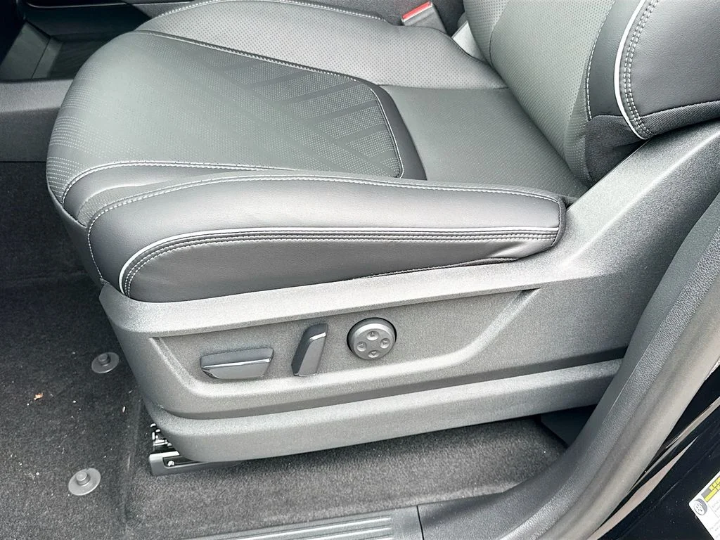 New 2026 BLACK OBSIDIAN INFINITI Luxe 4WD image 20